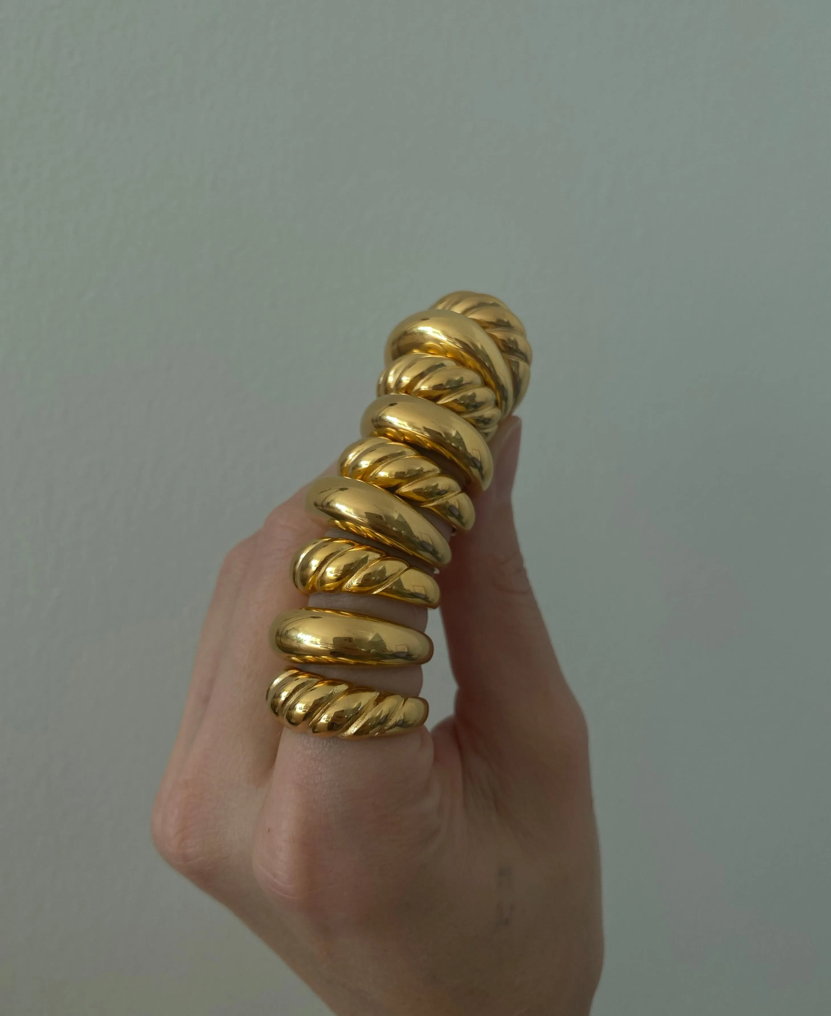 AMÉLIE Croissant Dome Ring