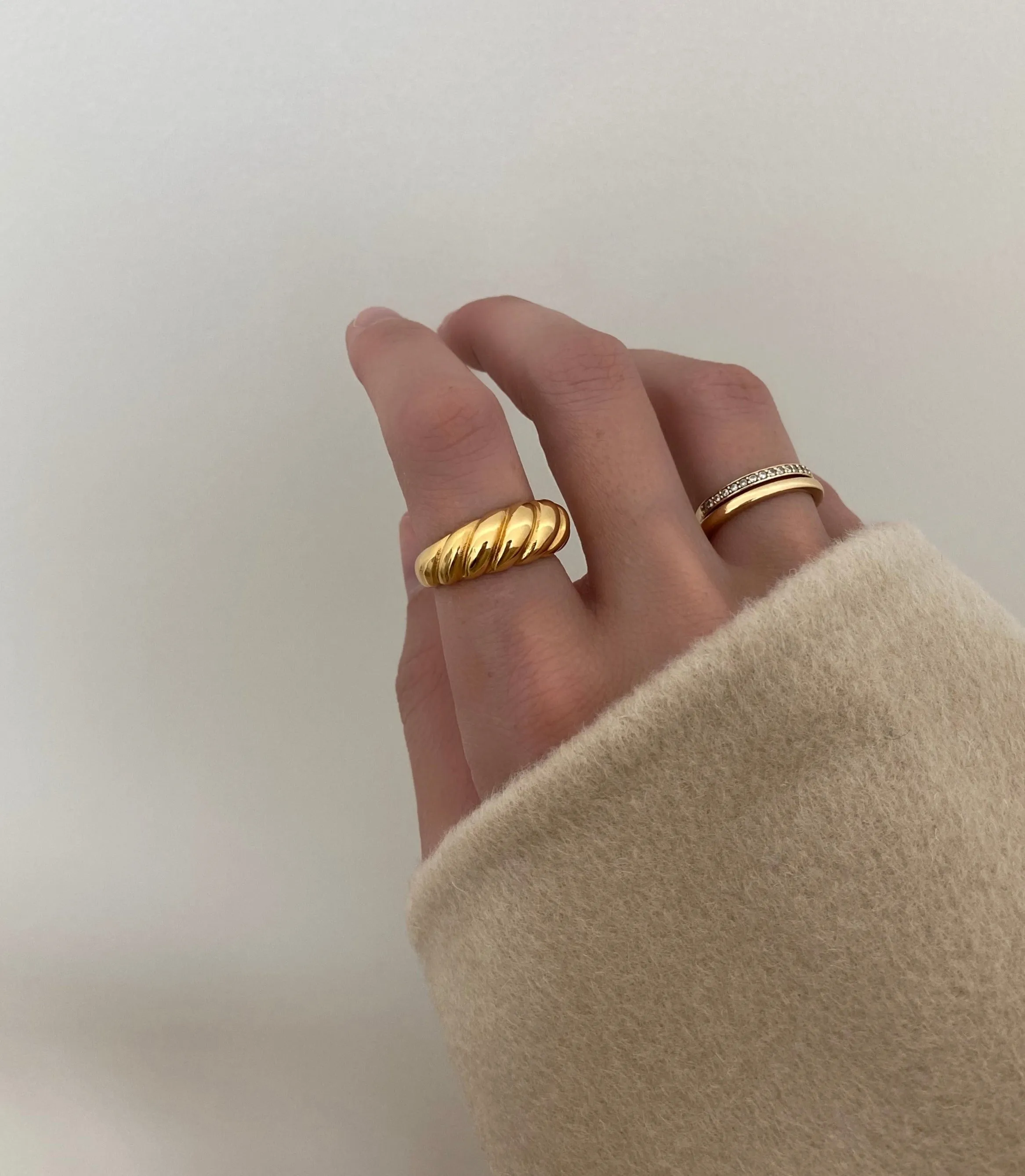 AMÉLIE Croissant Dome Ring
