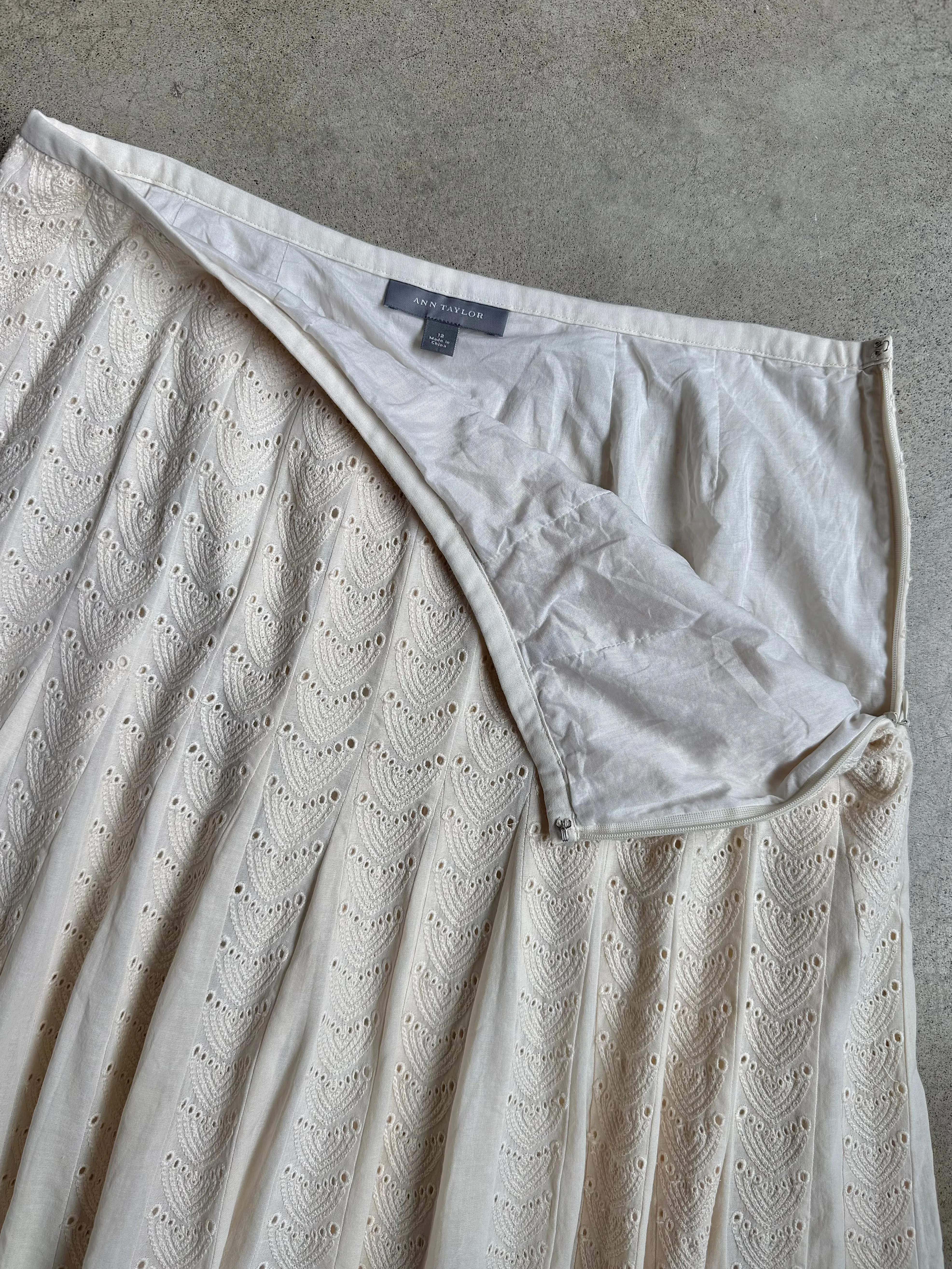 Ann Taylor Cream Cotton Eyelet Pleated Skirt (L)