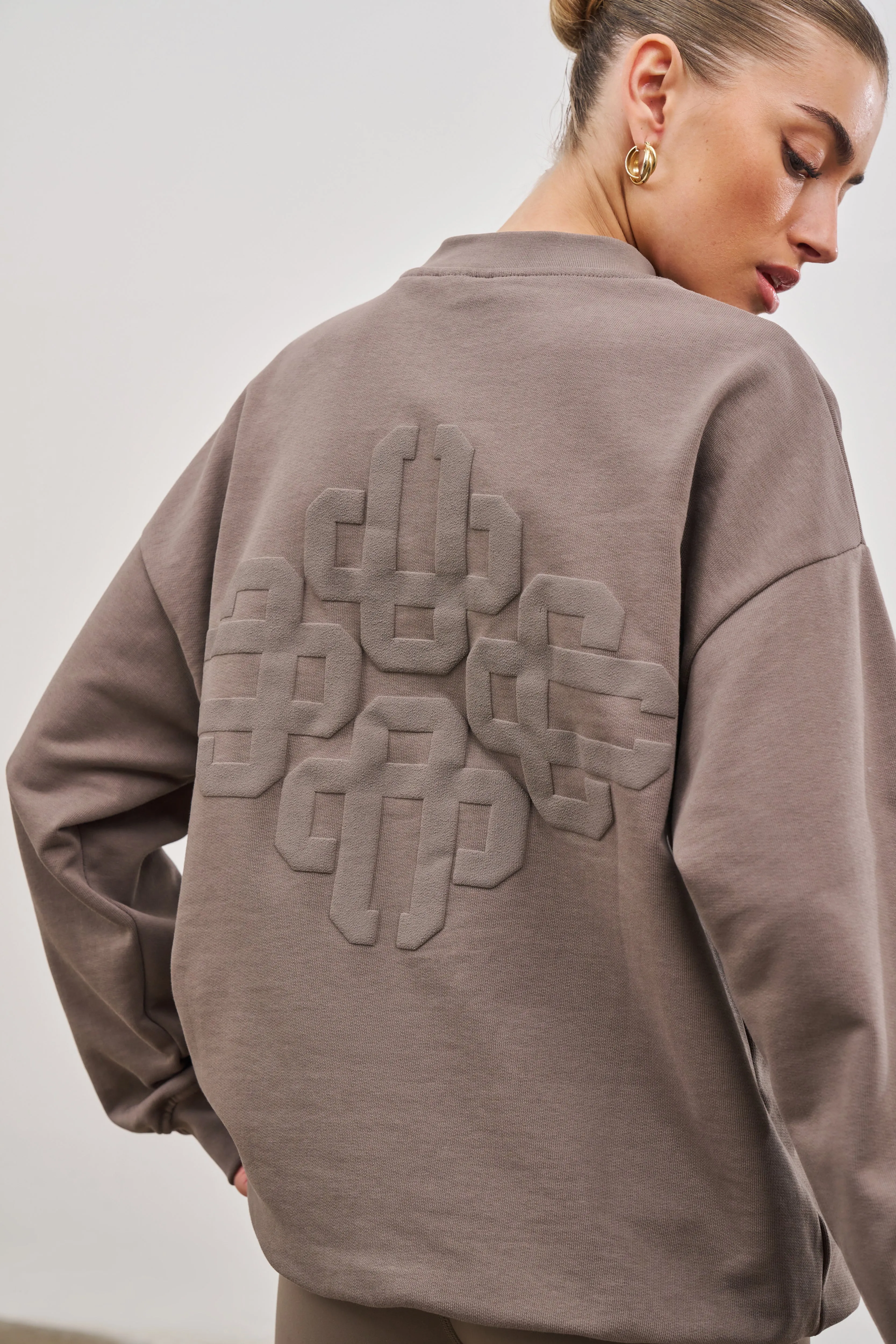 EMBLEM OVERSIZED SWEATSHIRT - COCOA