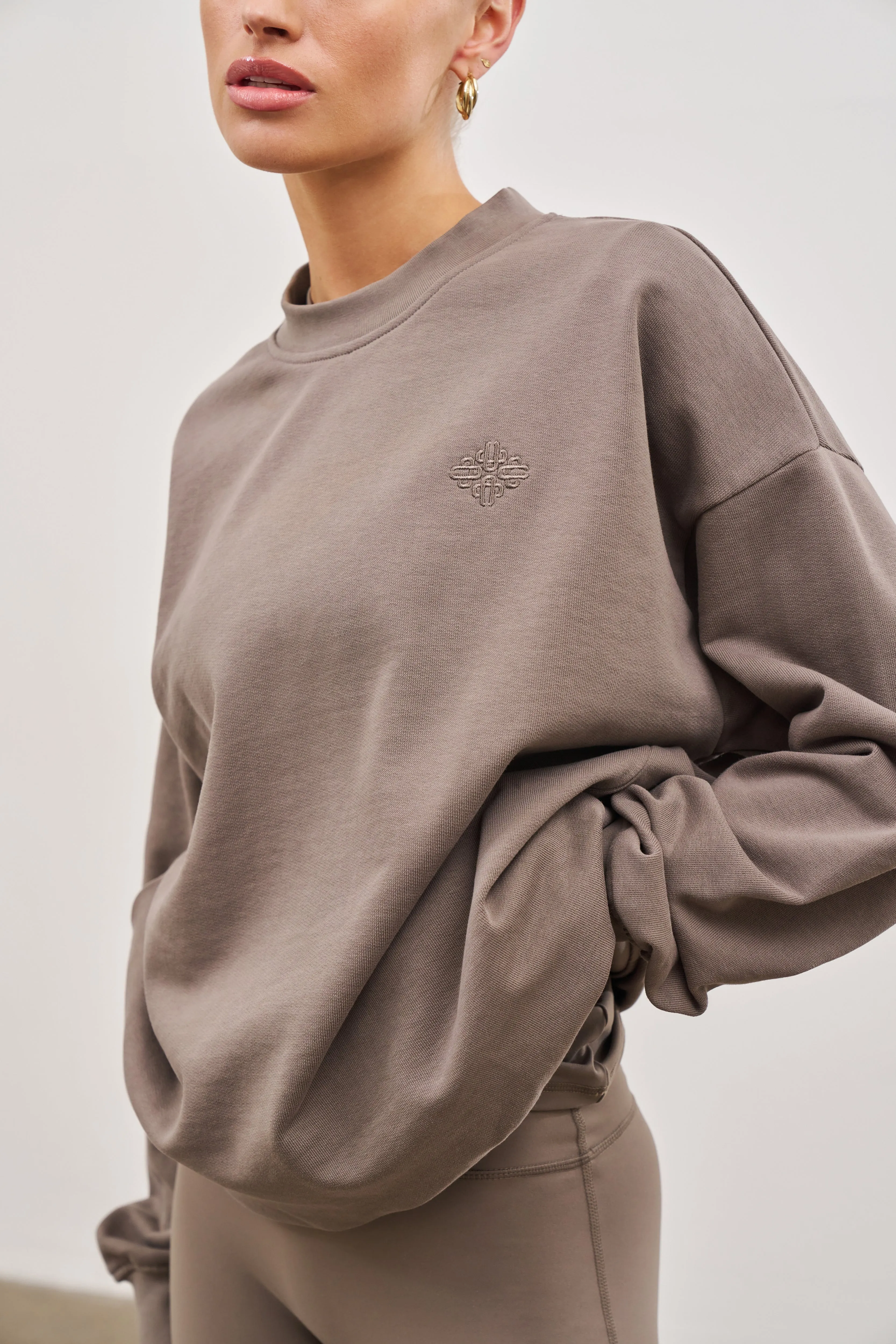 EMBLEM OVERSIZED SWEATSHIRT - COCOA