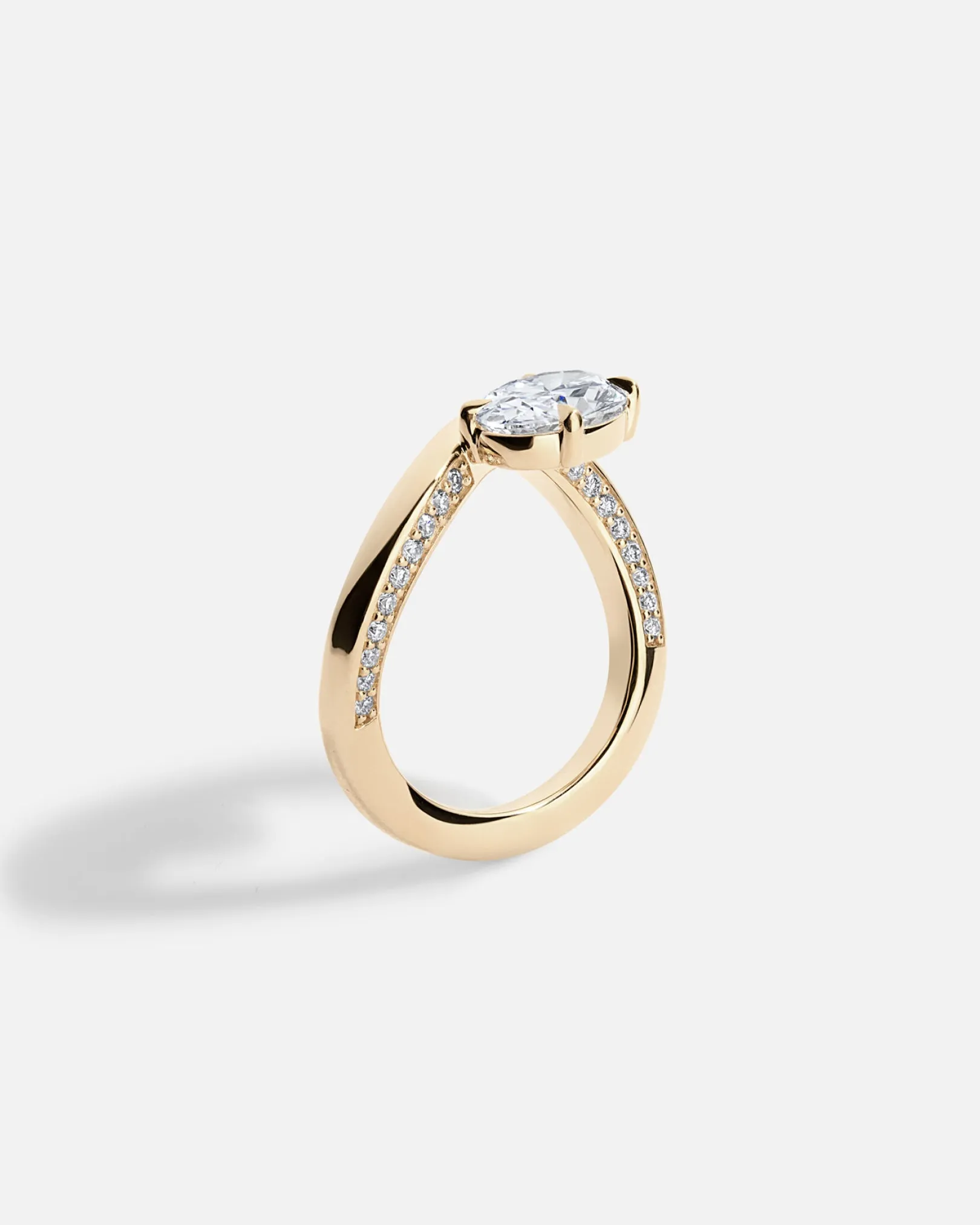 LAGUNA Wave Ring   Round Brilliant