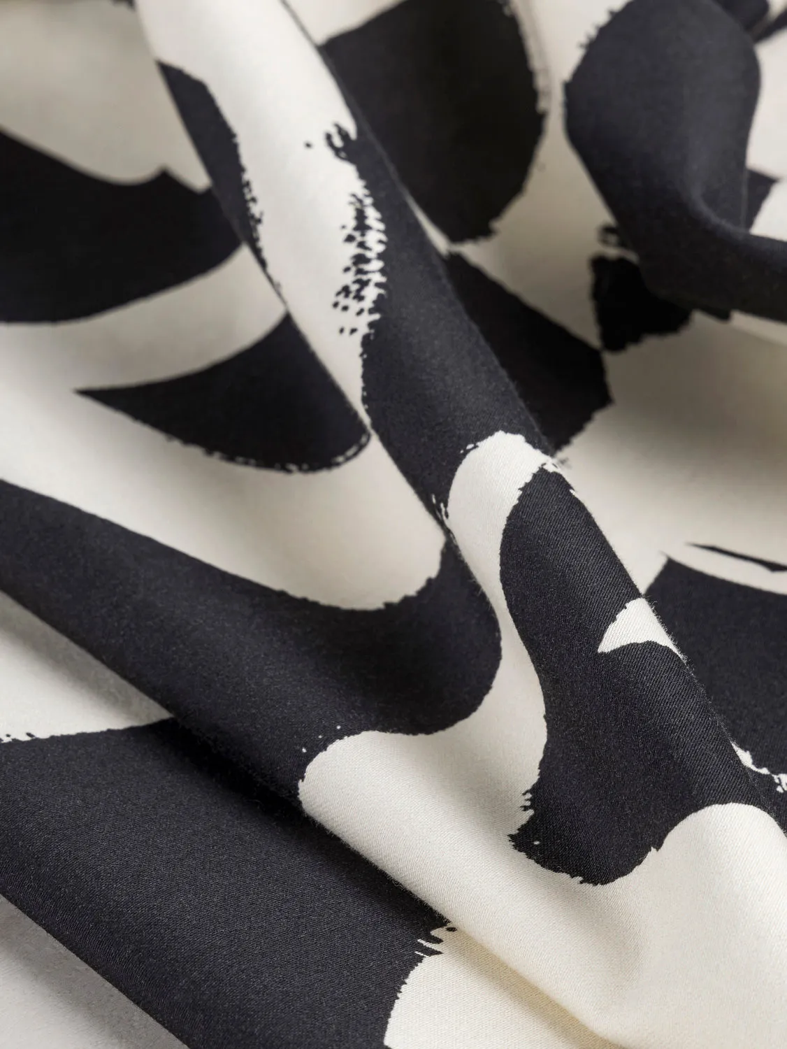 Large Geo Brushstroke Print Stretch Cotton Sateen - Black   White
